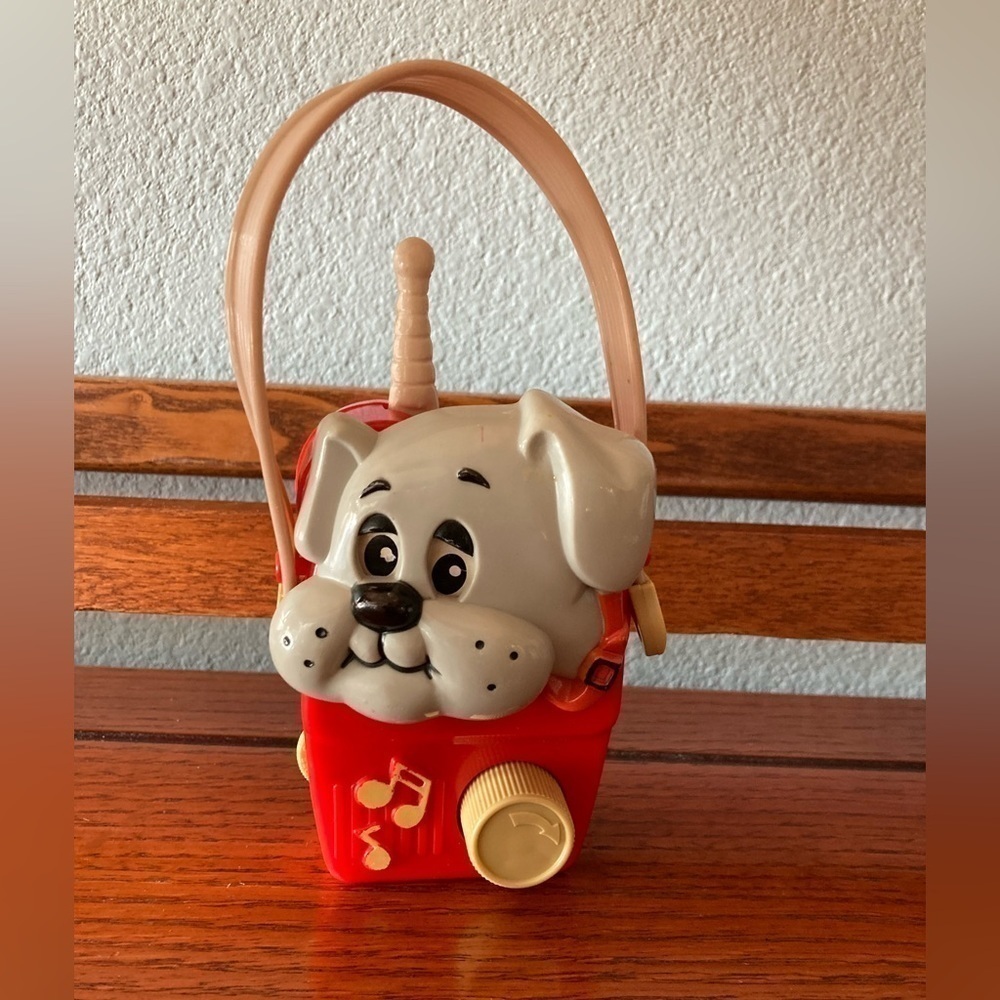 Vintage 1986 Pound Puppies Radio with strap plays row row row your boat WORKS
